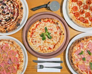 2 pizzas 4 fromages + 2 pizzas margherita offertes