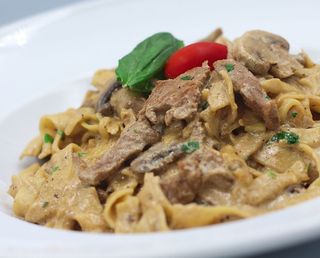 Tagliatelle Vitello E Funghi