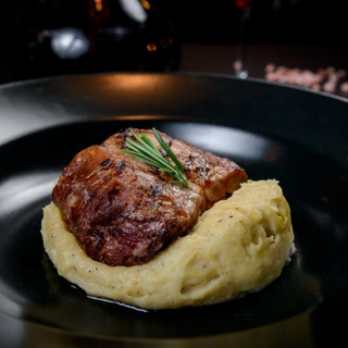 Muschiulet de porc cu garnitura la alegere