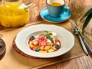 Сирники з вершковим кремом та лохиною (150g)