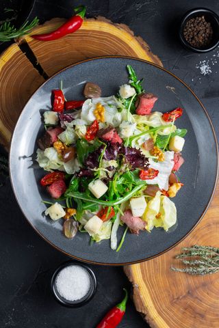 Салат с ростбифом из нежной телятины