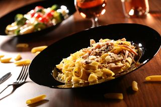 Paste cu sunca si ciuperci