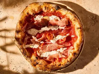 Pizza Stracciatella di Burrata y Speck