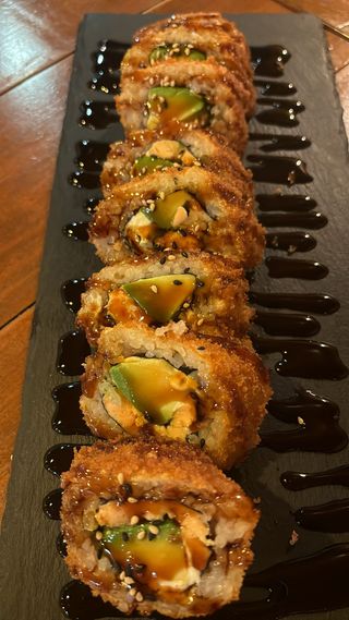 62. Maki Roll De Salmón Tempura (8 Pzs.)