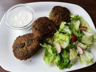 Нахутени кюфтенца със спанак