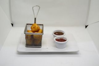 Queso En Tempura Con Miel Y Mermelada Tomate