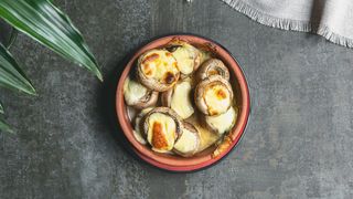 სოკო სულგუნით კეცზე