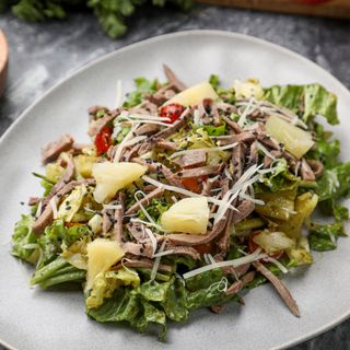 Язык с ананасами под пикантным соусом