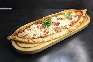 Пиде с сыром и говядиной