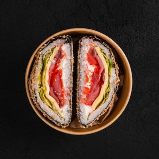 Суші бургер з тунцем