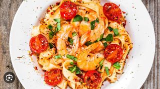 Tagliatelle gambas y tomate fresco 