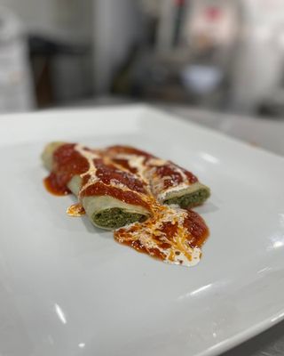 Canelones De Verdura ( Salsa Y Queso ) 2Ud.