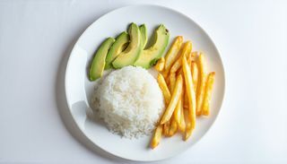 Ориз с авокадо салата + пържени картофи