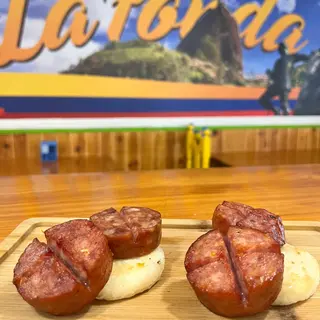 Salchichón Cervecero Con Arepa (Ración)