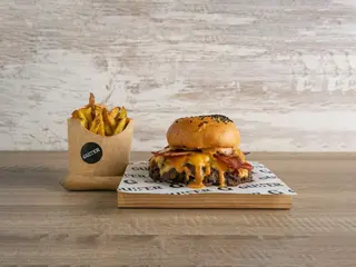 Menú Hamburguesa + Patatas + Bebida