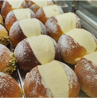 Maritozzo con la panna