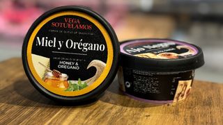 Krem z sera owczego z miodem i oregano