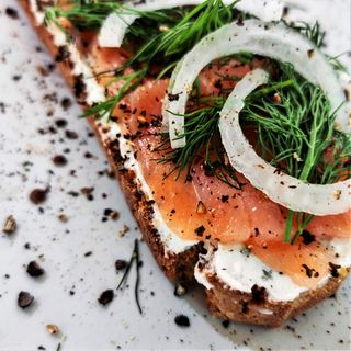 Բրուսկետտա ապխտած  սաղմոնով