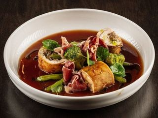 Курячий рол із свіжими білими грибами і соусом Демігляс (345g)