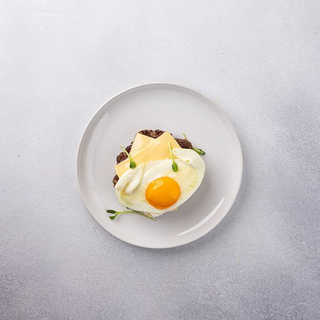 Біфштекс з яловичини з плавленим сиром Чедер (170г)