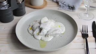 Piept de pui cu sos emmentaler 200g