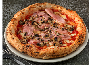 Pizza Prosciutto e Funghi
