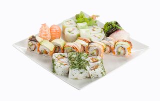 151-California pollo frito,vegetal de salmon,especial anguila y nigiris