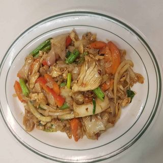 56. Chop suey de pollo
