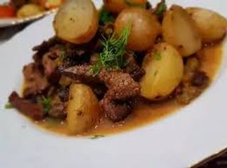 Телешко по хайдушки с картофи Соте  (400г)