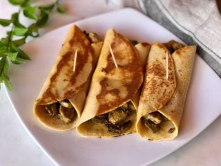 Crepes rellenos de pollo y queso (3 uds.)