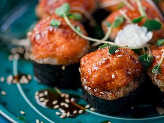 Рол ЗАПЕЧЕНИЙ NEW! (2 варіанти) З лососем