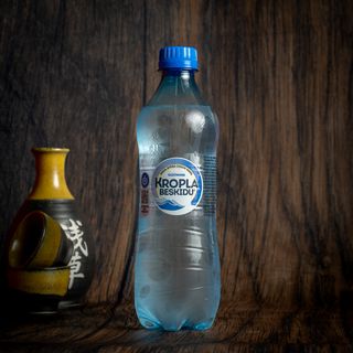 Kropla Beskidu woda gazowana 0,5l