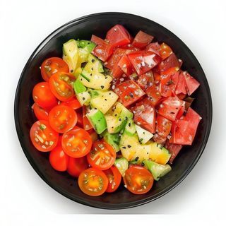 Poke de atún con aguacate, tomate cherry, salsa soja y miel