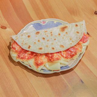 Spianata piccante, grana e scamorza affumicata