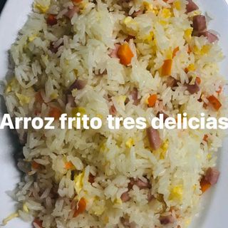 Arroz frito tres delicias