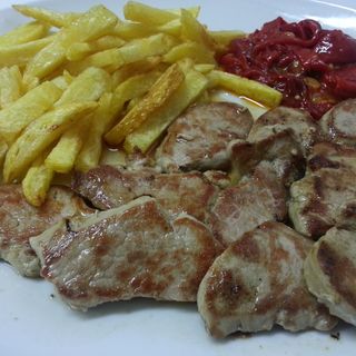 Filete De Lomo con patatas +salsa a elegir