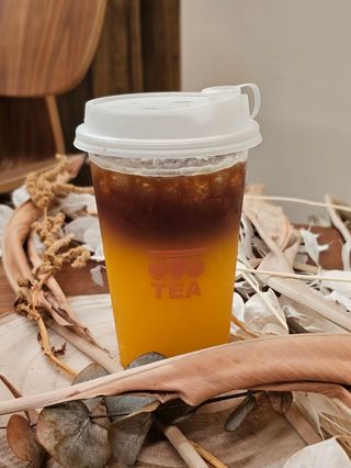 Americano con naranja exprimido