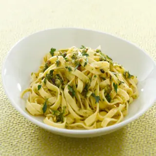 Tagliatelle Con Pesto Genovés