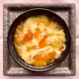 Sopa de tomate con huevo