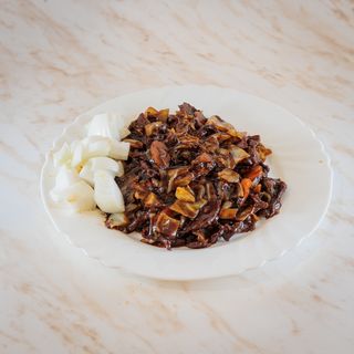 S16 - Svinjetina sa crnim lukom i povrćem