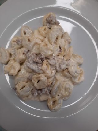 Tortellini panna e salsiccia