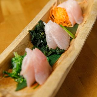 Sashimi der hamachi 7PZ