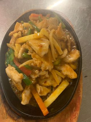 806. Frango com Molho de Churrasco e Ananás