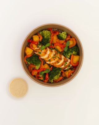 Bowl with chicken, vegetables and peanut sauce