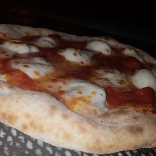  PIZZA  con Salsiccia fresca,pom,fior di latte