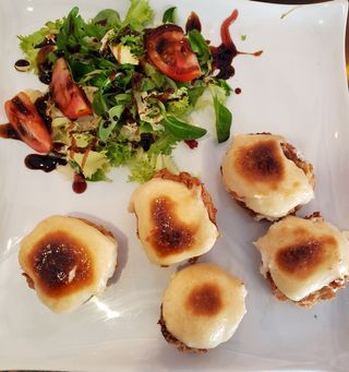 Champiñones Rellenos Con Queso Y Bacon (Ración)