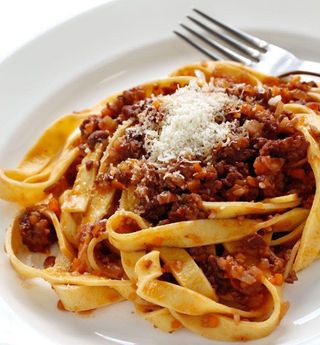 Tagliattele bologneze cu parmezan
