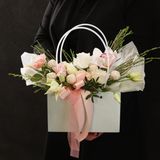 Сумочка з квітами блакитному кольорі