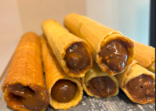 Вафельні трубочки зі згущеним молоком