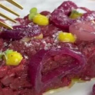 Tartara con cipolle caramellate e maionese allo zenzero